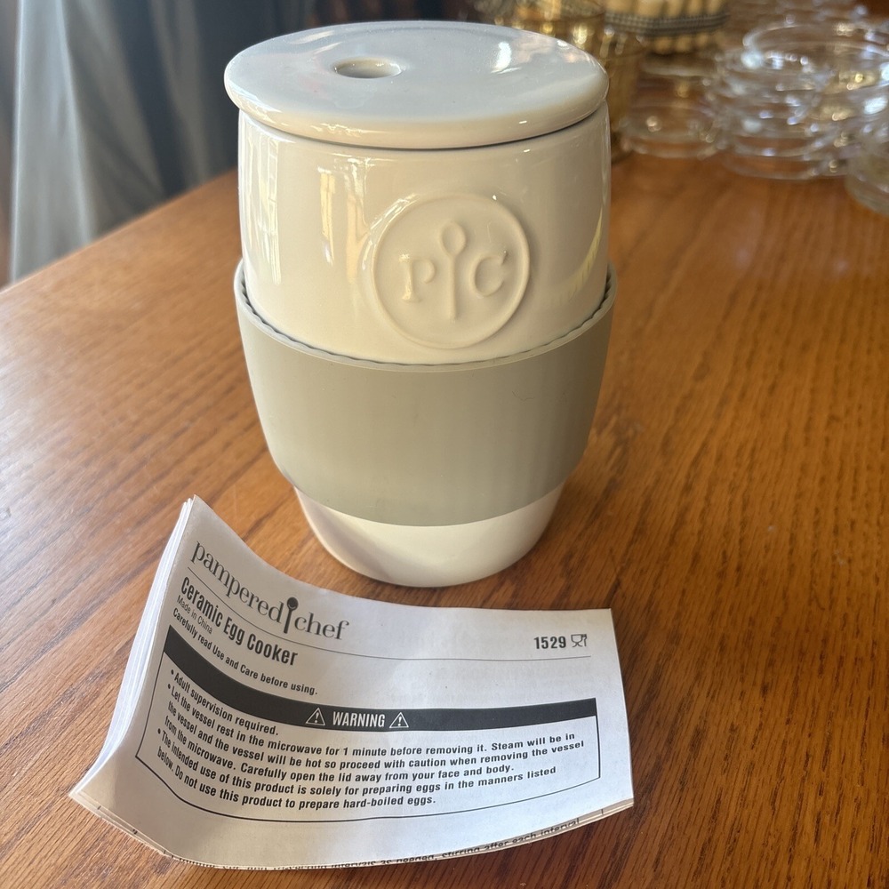 Pampered Chef Ceramic Egg Cooker 1529 White Microwave Omelet Poacher with Lid
